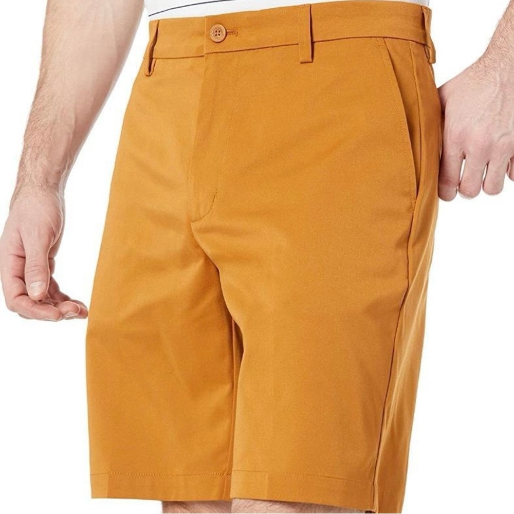 2pair bundle Uniqlo men’s size‎ 30 flat front shorts w/pockets, rust/green color